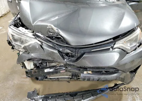 2016 Toyota Rav4 Le z USA, uszkodzony, nr VIN JTMBFREV0GD195987